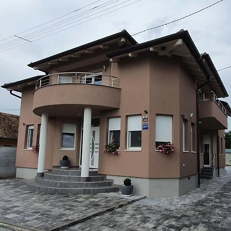 Apartman Bozur **** Satnica Dakovacka Eksteriør billede