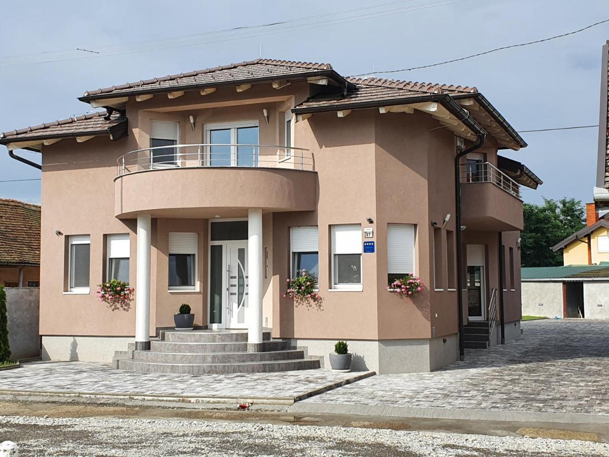 Apartman Bozur **** Satnica Dakovacka Eksteriør billede
